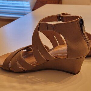 Adrienne Vittadini wedges size 7
